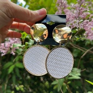 NWT. White and Gold Earrings.